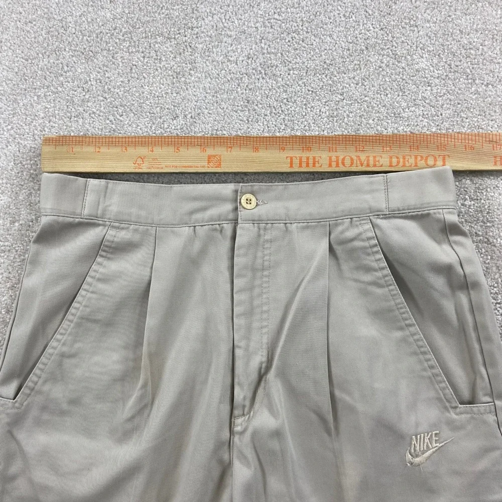 Vintage Nike Pleated Chino Shorts Mens 30 Tan Khaki Embroidered Logo Longline